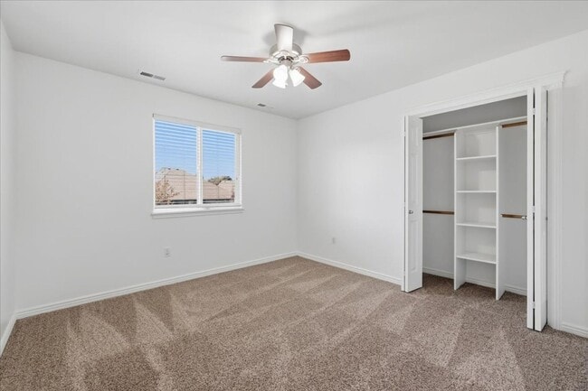 Building Photo - 3053 E Calabria Dr