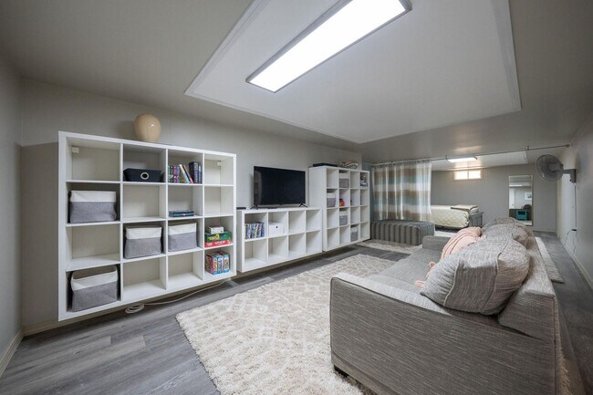 Building Photo - Charming Home in Valley View Gardens