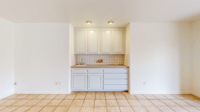 Building Photo - 7971 Oakmont Dr