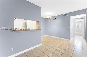 Building Photo - 1018 Twin Lakes Dr