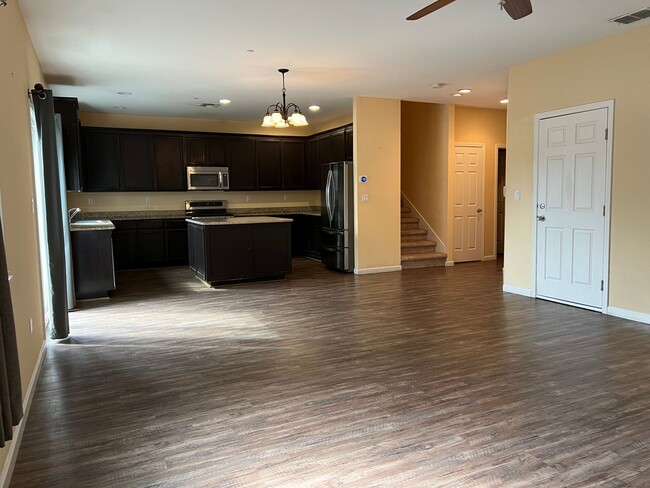 Building Photo - Three Bedroom Home in Orangevale - View Le...