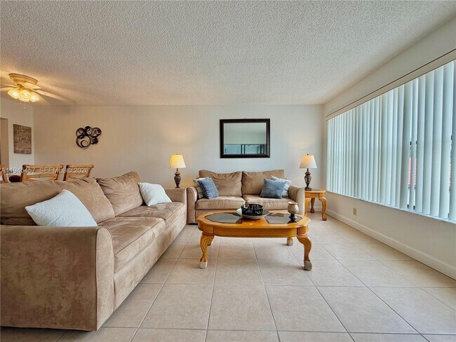 Building Photo - 2324 S Cypress Bend Dr