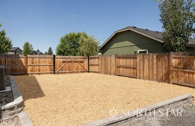 Building Photo - Recently Renovated 3 Bed, 2.5 Bath w/ Offi...