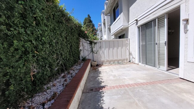 Building Photo - Spacious Carmel Valley Townhome