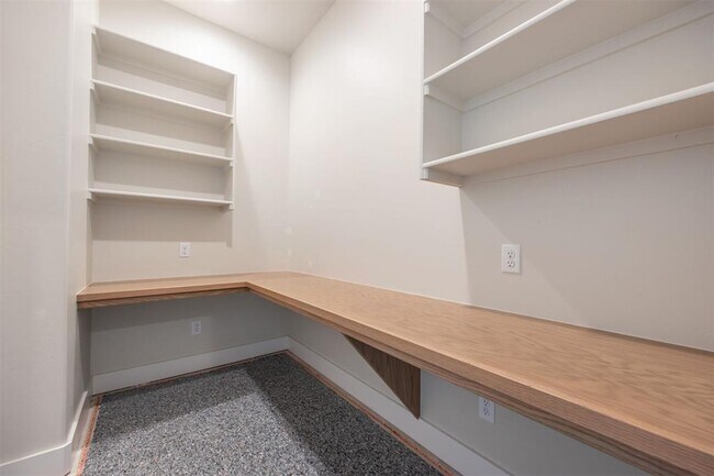 Building Photo - 2920 Edgefield Ln
