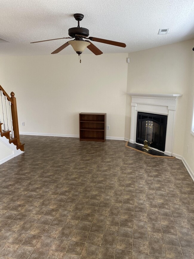 Building Photo - 4033 Cobblestone Dr