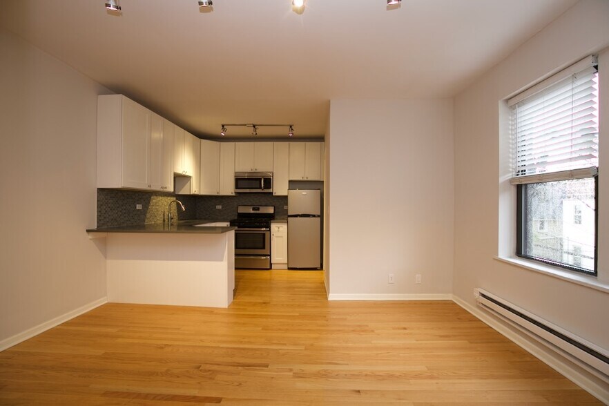 Building Photo - 2837 W Palmer