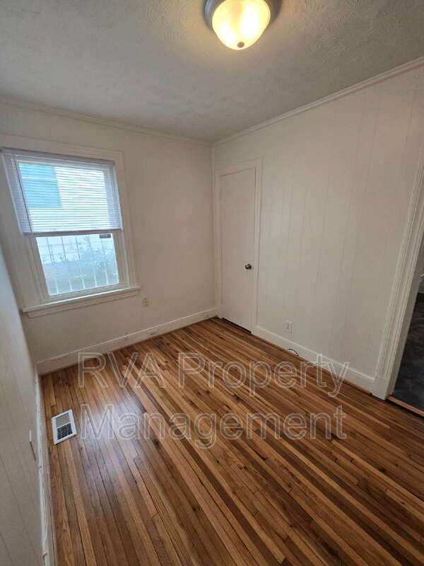 Building Photo - 1601 Albany Ave