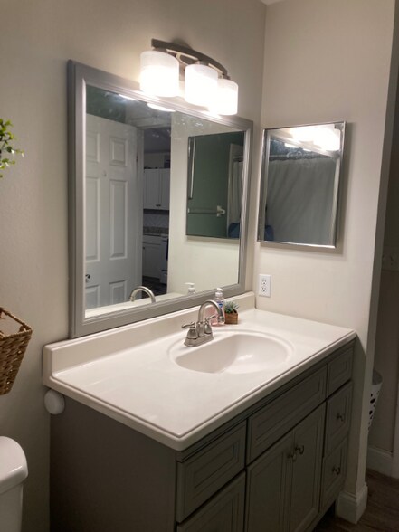 Building Photo - 313 Dirksen Dr