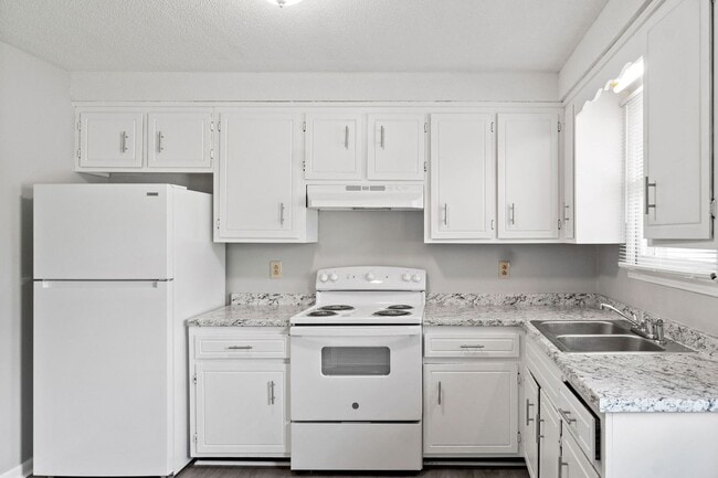 Building Photo - 144 Darlene Dr