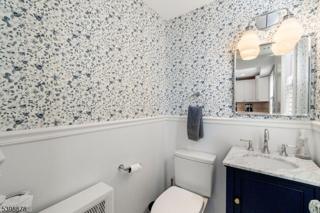 Building Photo - 24 E Harrison Pl