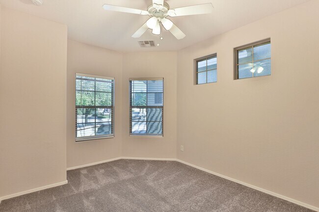 Building Photo - **Beautiful Home in Gilbert, AZ**