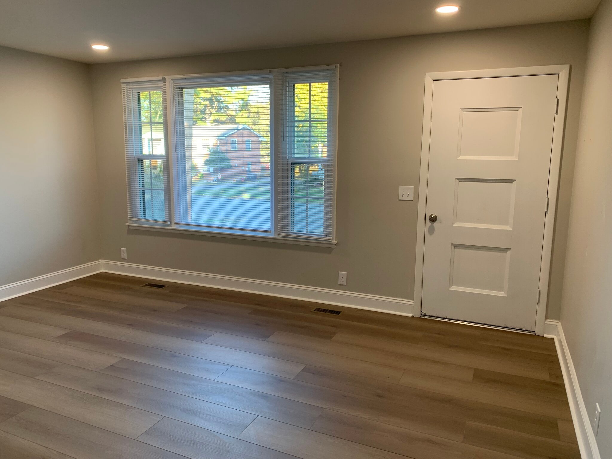 Building Photo - 276 Bonnasprings Dr