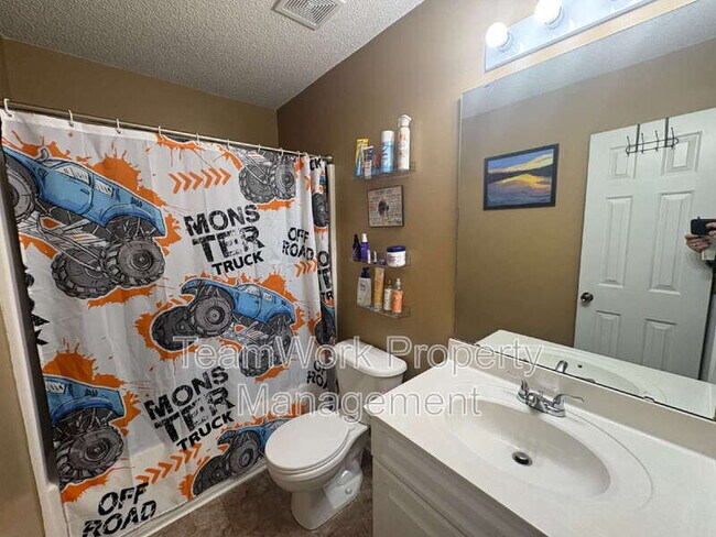 Building Photo - 1335 Pinyon Pine Dr