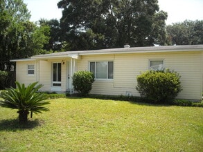 Building Photo - Cute 3BR/1BA cottage with central heat & a...