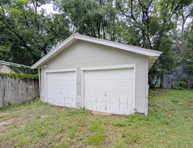 Building Photo - 3055 2nd St Cir