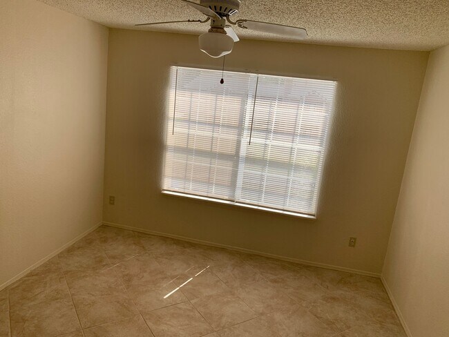 Building Photo - 2550 N Alafaya Trail