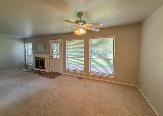 Building Photo - 12021 Hawthorne Ln