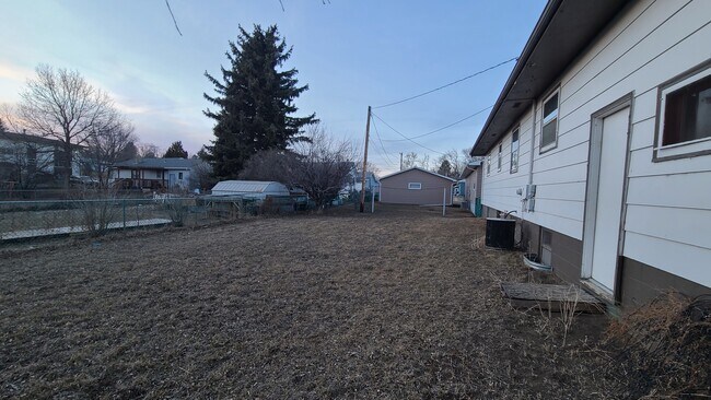 Building Photo - 145 8th Ave E