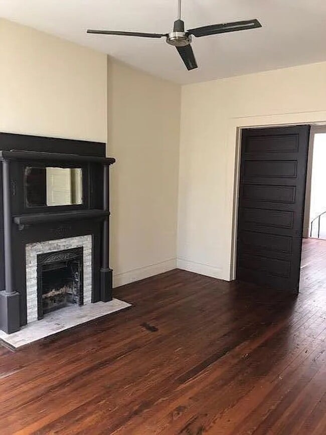Building Photo - Two Story Apartment on Broad Street