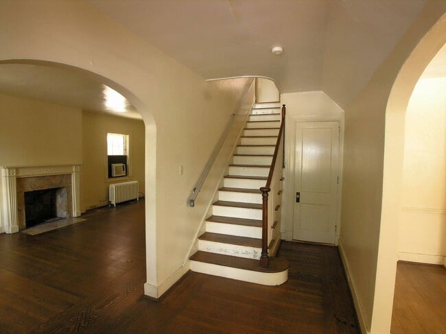 Foyer - Schenley Arms (Historic)