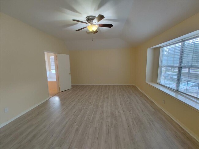Building Photo - 28907 Fox Run Boulevard