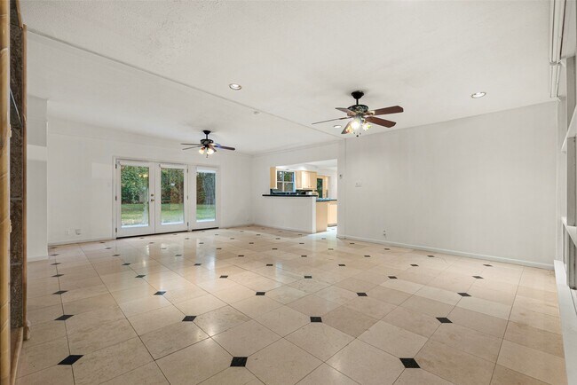 Building Photo - 2927 Rockyridge Dr