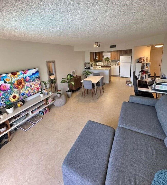 Building Photo - 8290 Lake Dr