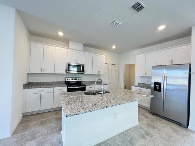 Building Photo - 2288 Treasure Hill St