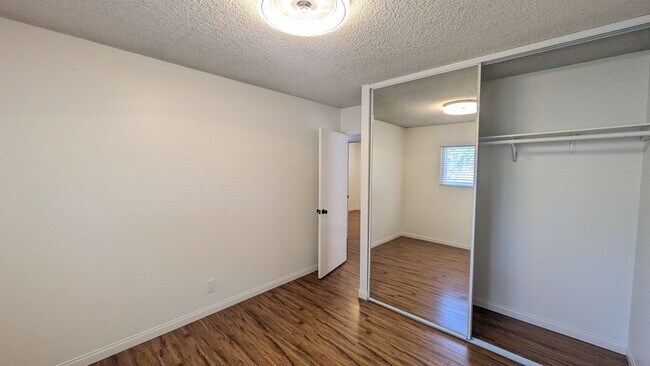Building Photo - Move In Special!!!   Refreshed Single Level Home