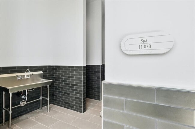 Building Photo - 44 East Ave