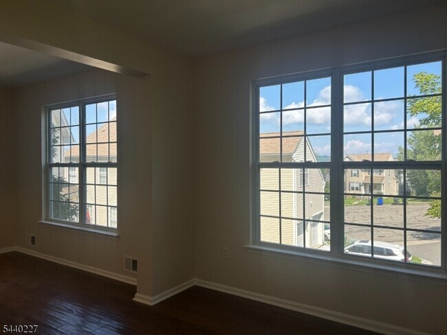 Building Photo - 310 Winding Hill Dr