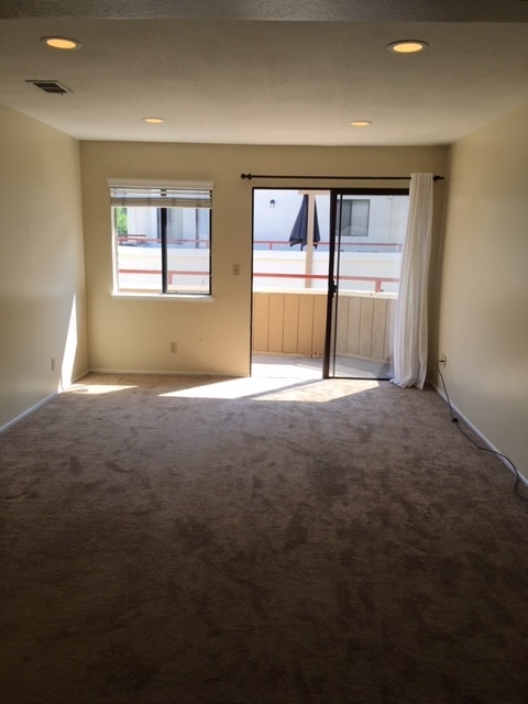 Building Photo - 5015 Valley Crest Dr