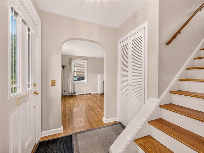 Building Photo - 82 Clovercrest Dr