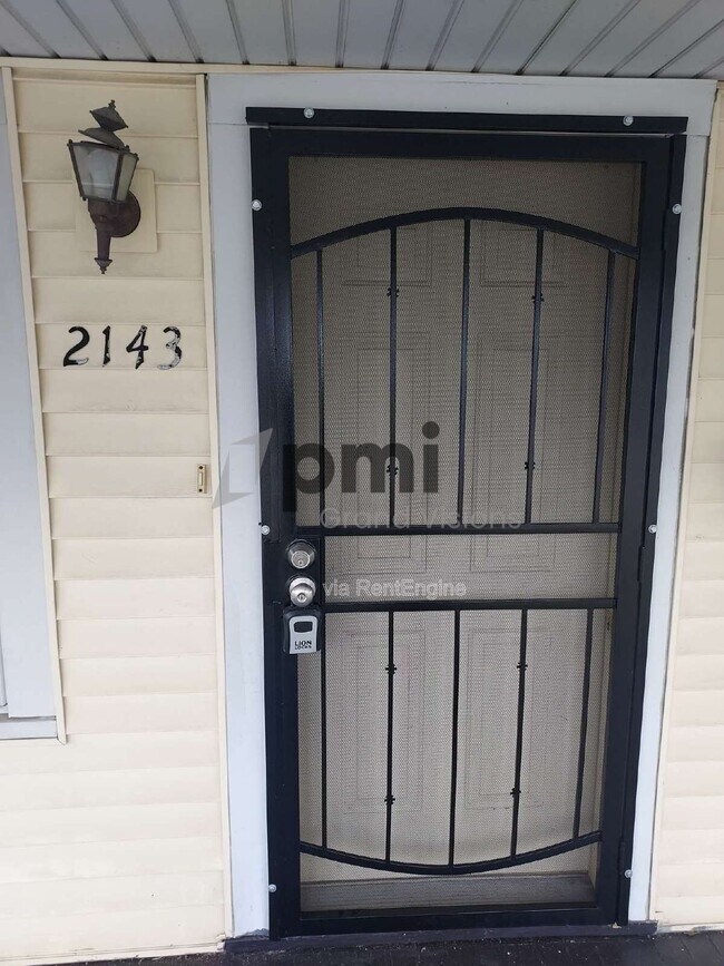 Building Photo - 2143 E Wood St