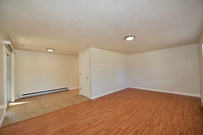 Building Photo - 1526 E Mary Ln
