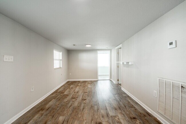 Building Photo - 276 S Center St