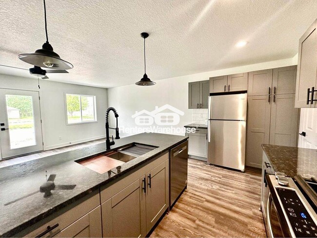 Building Photo - 2107 Willis Ave