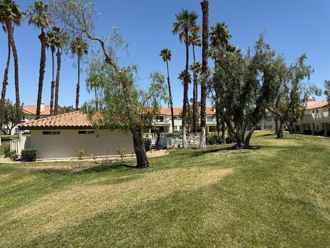 Building Photo - 688 Vista Lago Cir N