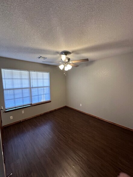 Building Photo - 10305 Plymouth Ct