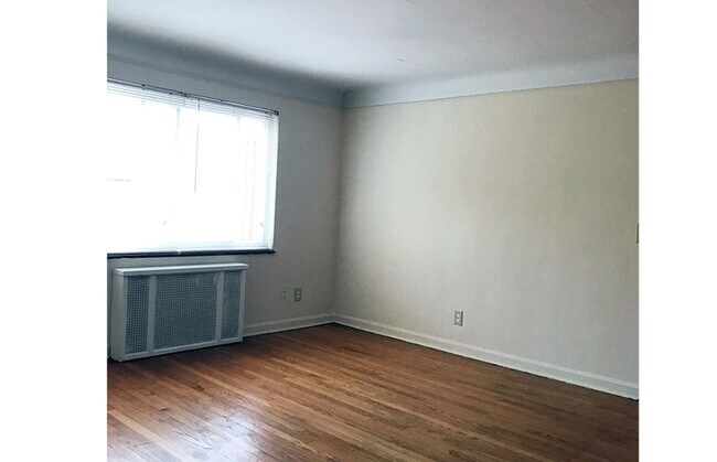 Building Photo - 950 Ludlow Ave