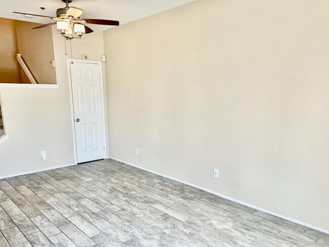 Building Photo - 221 Donax Ave