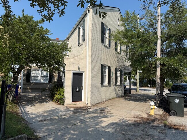 Building Photo - 159 Alexander St