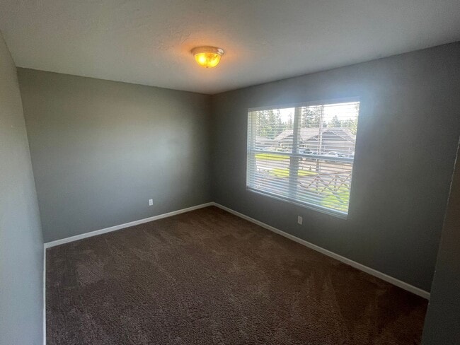 Building Photo - Mead Schools-4 bedrooms, 2 bathrooms House with 2 Car Detached Garage