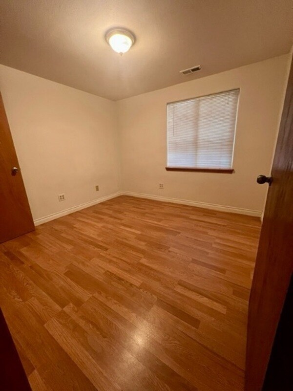 Building Photo - 14700 SE Mill St