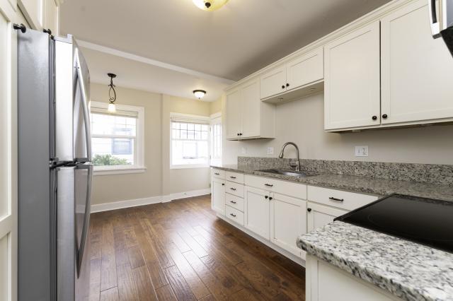 Building Photo - 4 bedroom in Seattle WA 98103