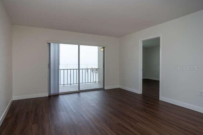 Building Photo - 1361 Snell Isle Blvd NE