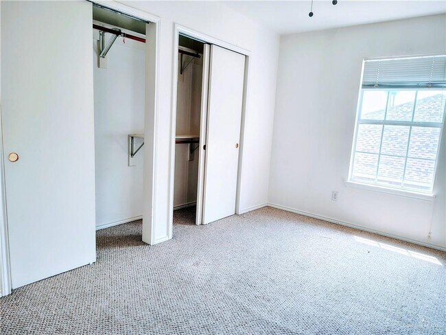 Building Photo - 3504 El Jardin St
