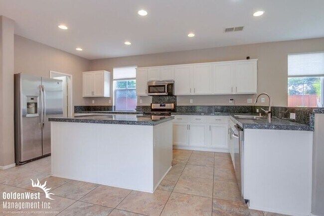 Building Photo - Stunning  5Bdm 3.5Ba  Home with Private Backyard in Prime Location of Oceanside!