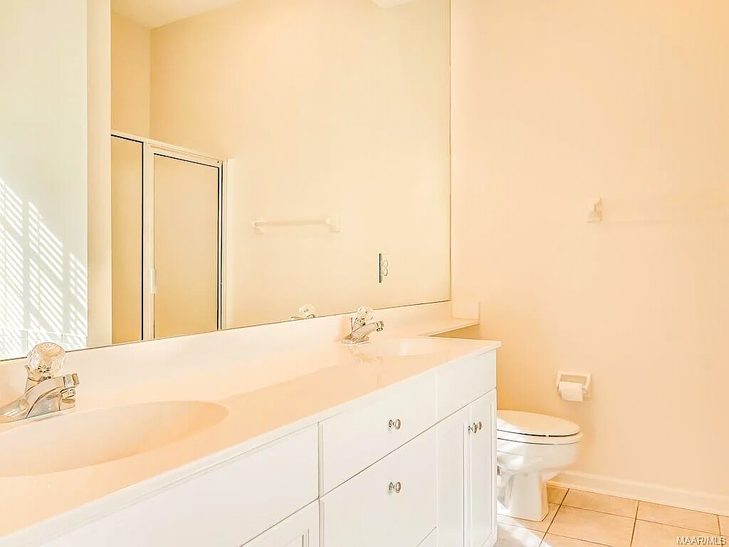 Building Photo - 2112 Parkview Dr S